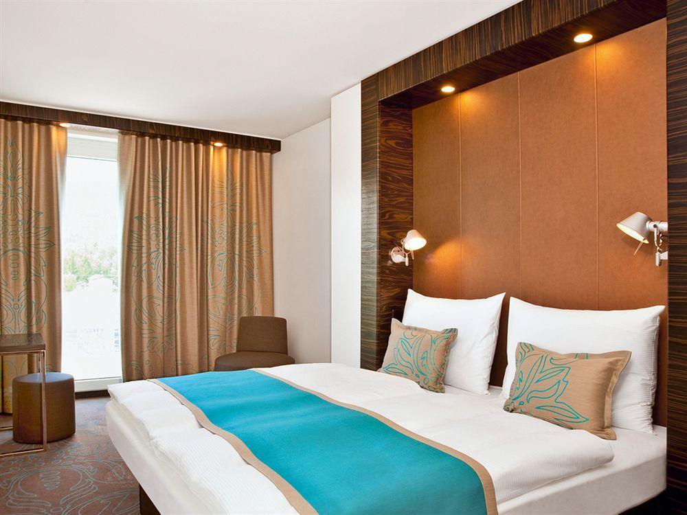Motel One Edinburgh-Princes Exteriör bild
